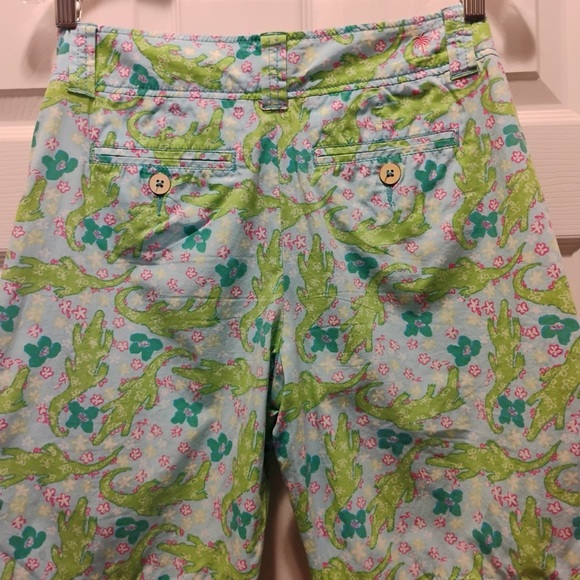 Lilly Pulitzer Aligator Print Resort Fit Bermuda Shorts Vacation Ready Size 2 - Picture 2 of 4